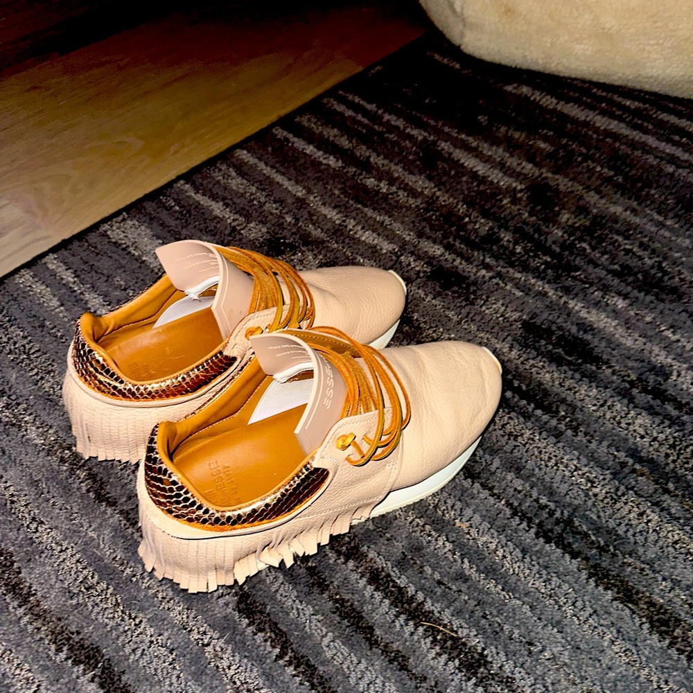 Esseteusse sneakers NEW